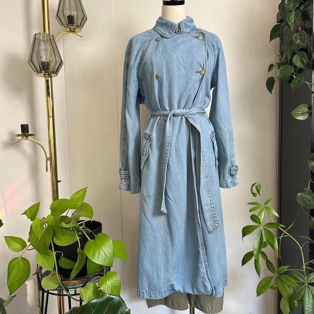 Universal Thread Womens Blue Denim Trench Coat Jacket Small Light Wash Belted